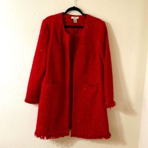 Has some shiny thread